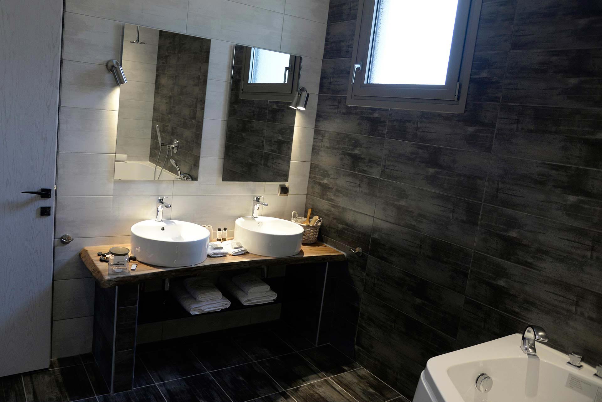 Tiara Holidays - Five Sense Luxury Villas - Akoi - bathroom